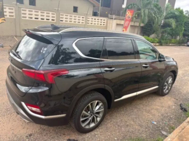 Hyundai Santa Fe - 2020