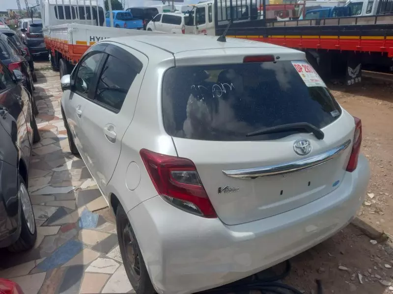 Toyota Vitz   - 2015