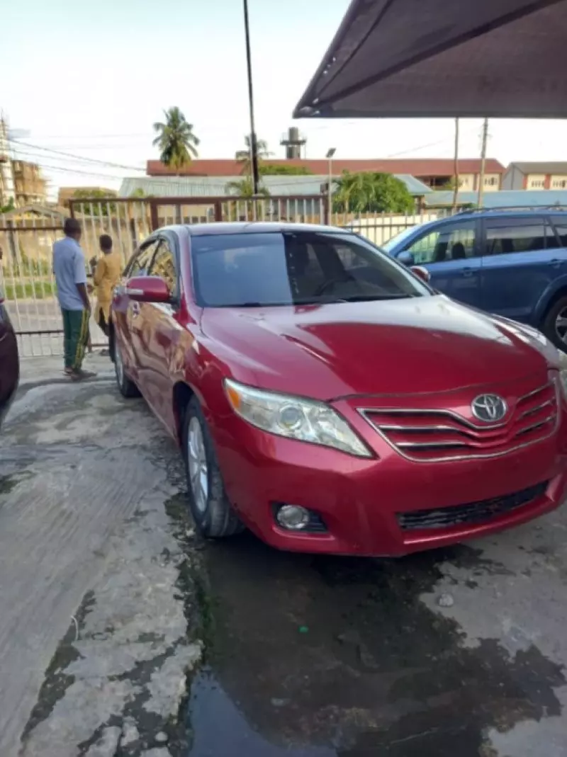 Toyota Camry   - 2011