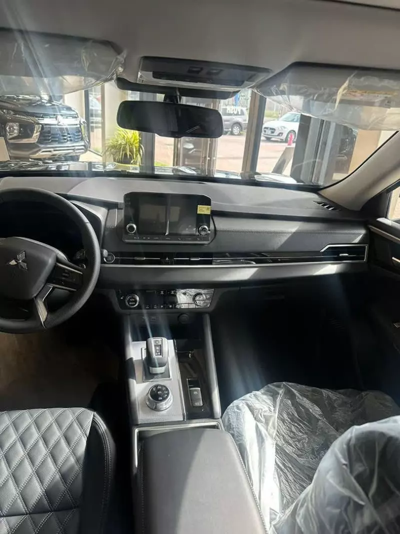 Mitsubishi OUTLANDER   - 2025