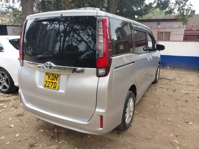 TOYOTA Noah   - 2016
