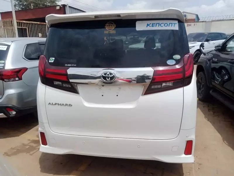 Toyota Alphard   - 2016