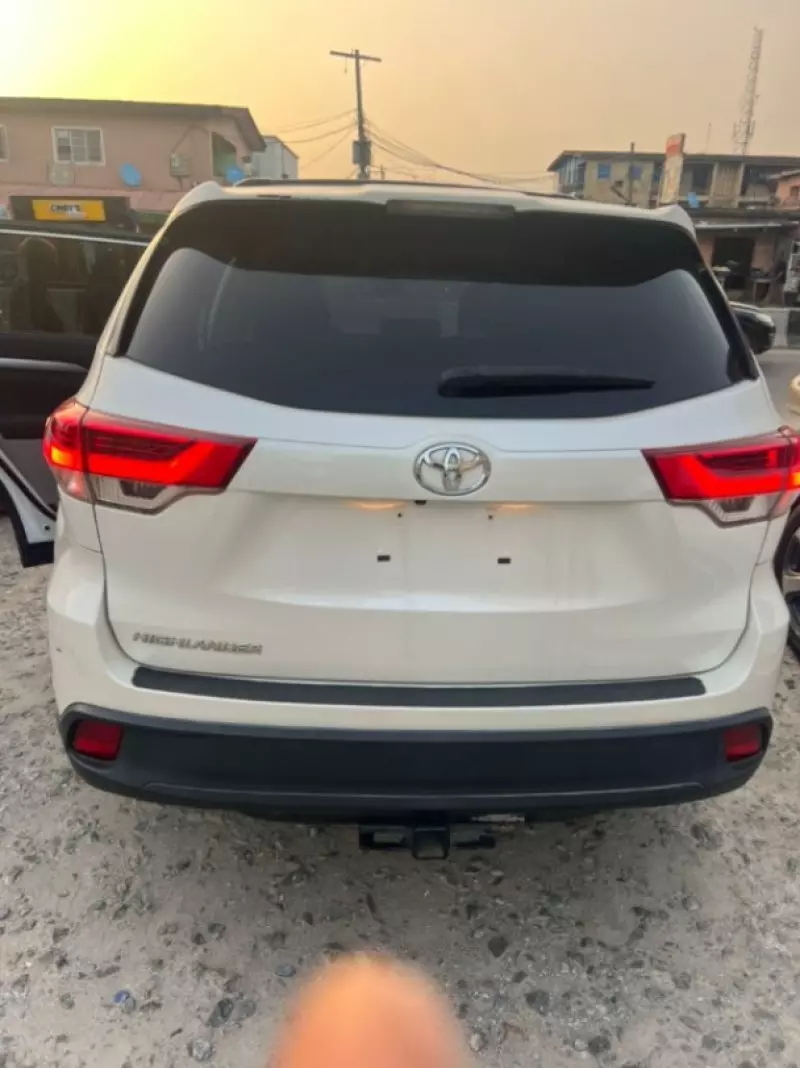 Toyota Highlander   - 2017