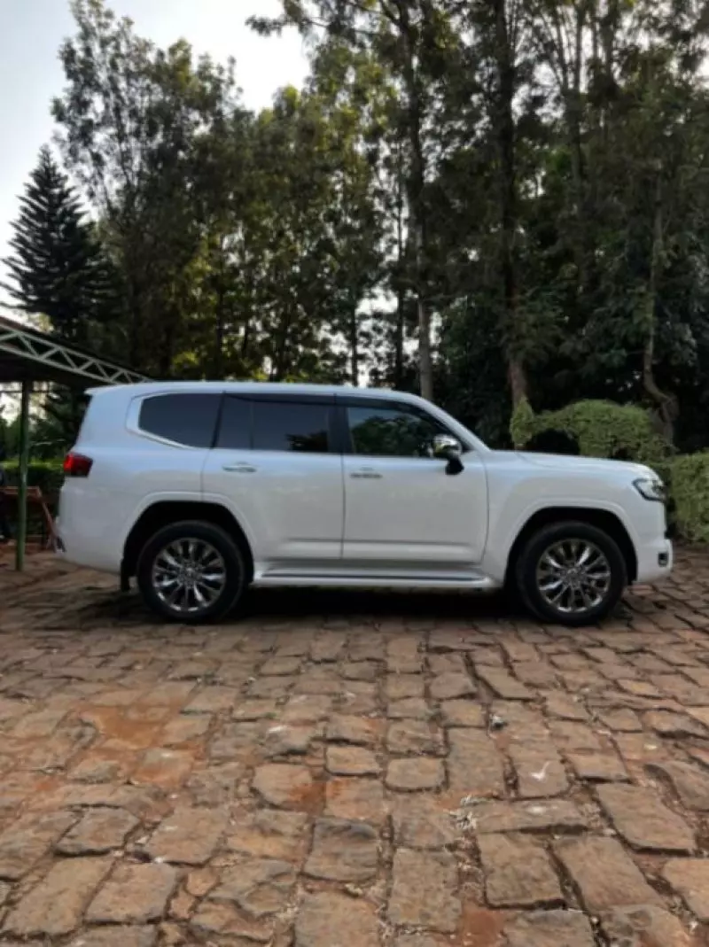 Toyota Land Cruiser   - 2021