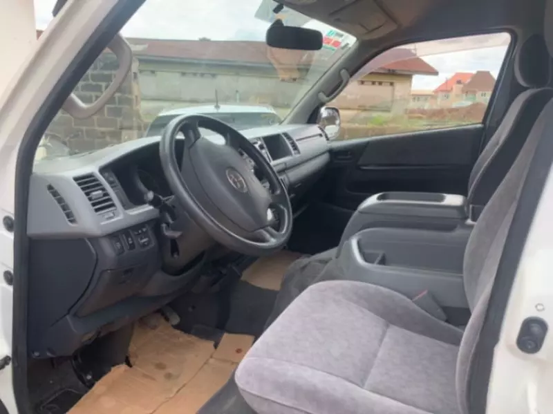 Toyota Hiace   - 2014