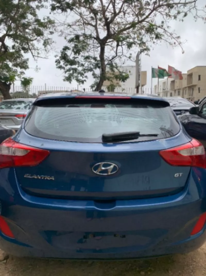 Hyundai Elantra - 2014