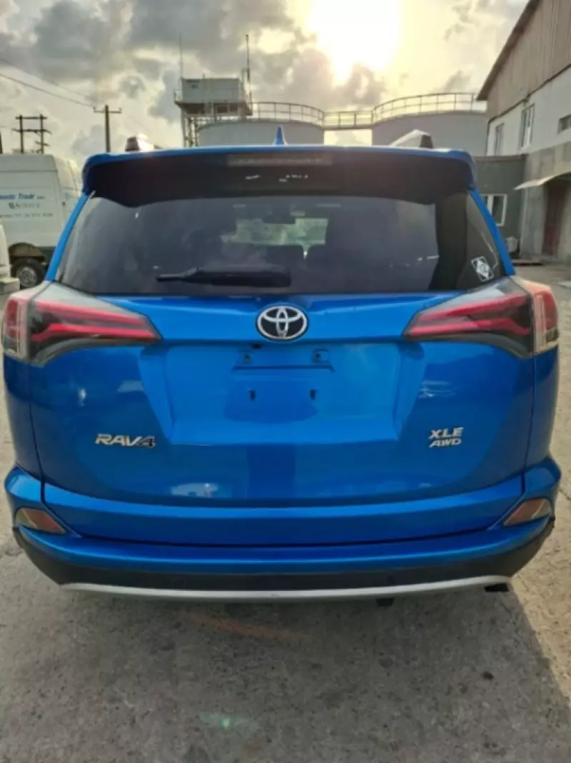 Toyota RAV4 - 2016