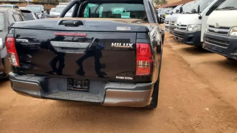 Toyota Hilux   - 2019