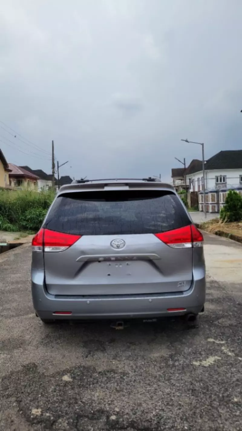 Toyota Sienna   - 2012