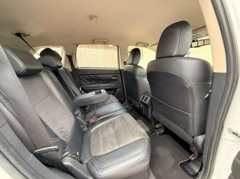 Mitsubishi Outlander hybrid    - 2018