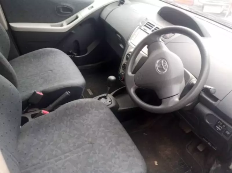 Toyota Vitz   - 2010