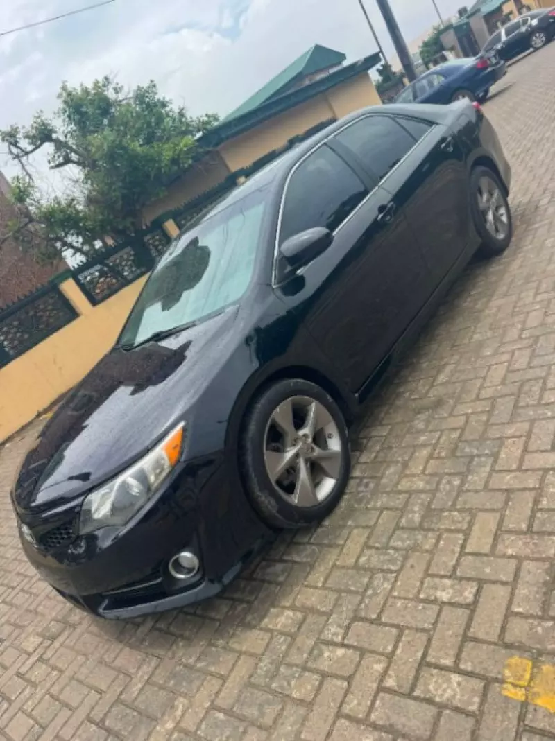 TOYOTA Camry   - 2012