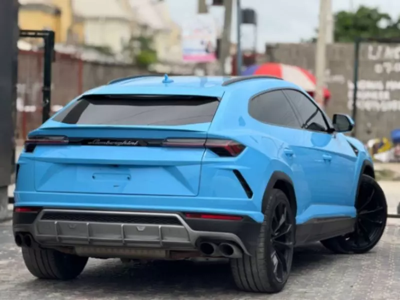Lamborghini Urus   - 2022