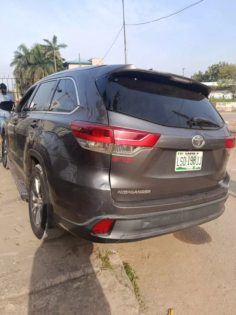 TOYOTA Highlander   - 2019