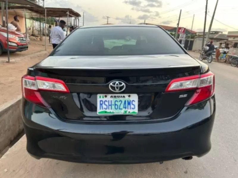 Toyota Camry   - 2012