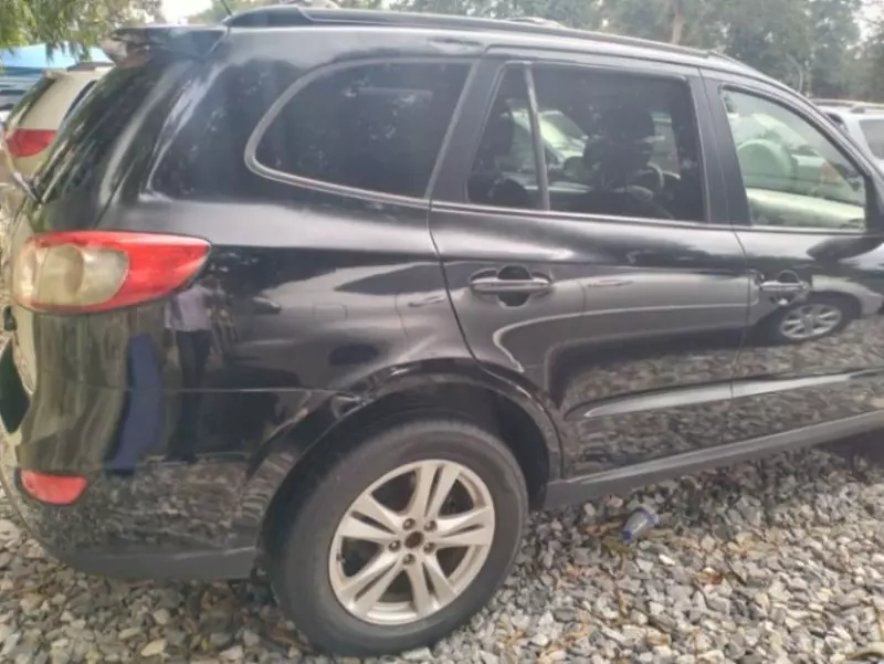 Hyundai Santa Fe   - 2011