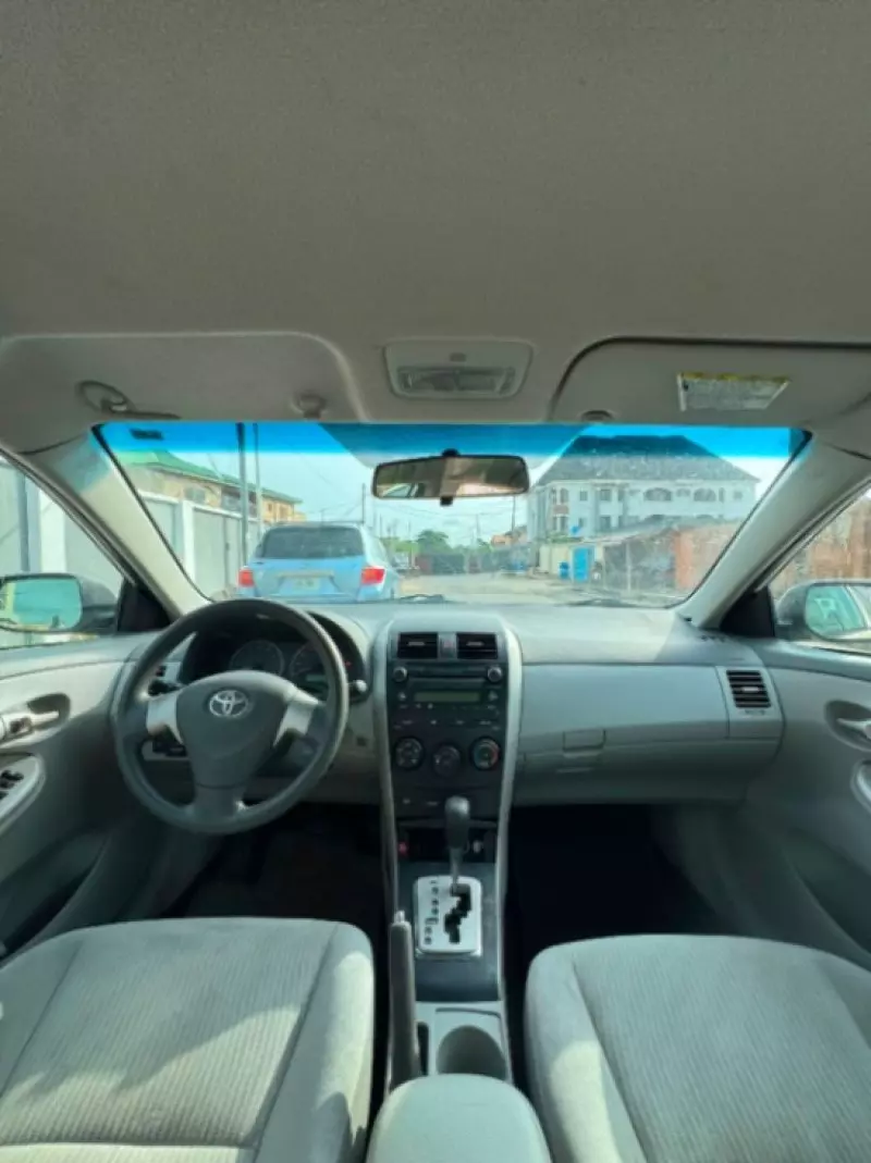 Toyota Corolla   - 2010