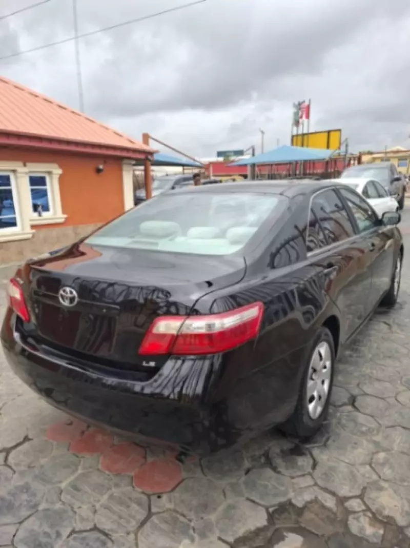 Toyota Camry   - 2009
