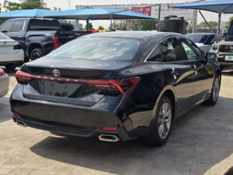 Toyota Avalon   - 2022