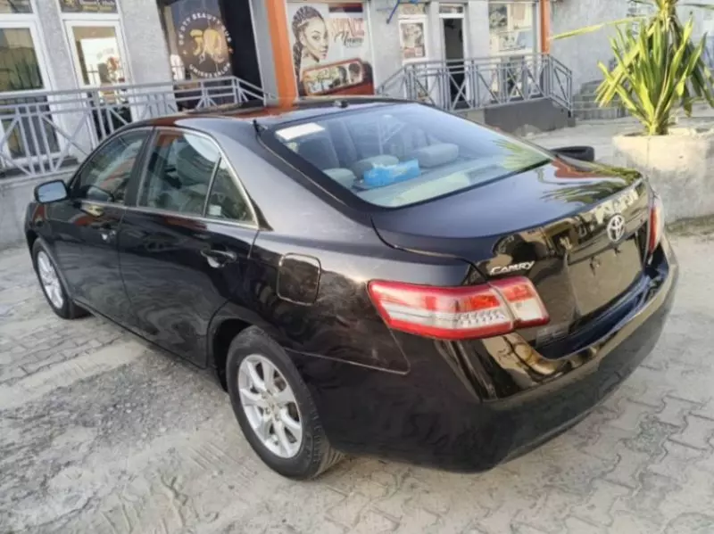 Toyota Camry   - 2010