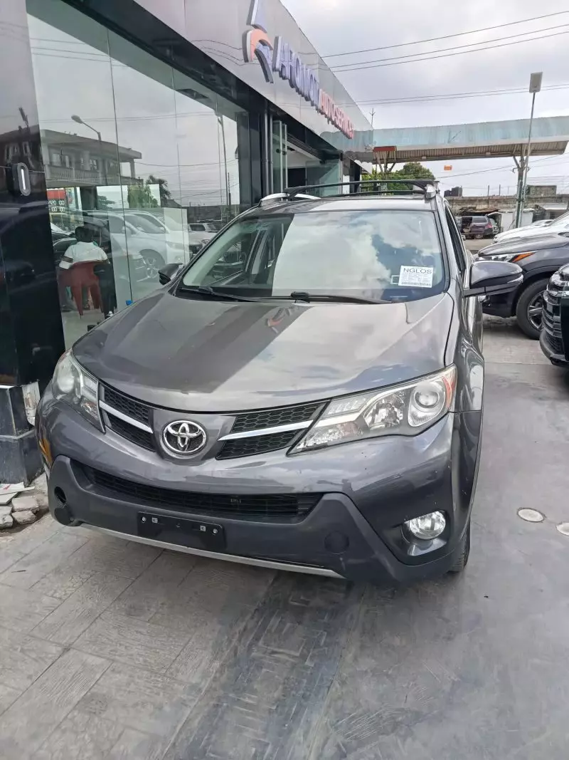 Toyota RAV 4   - 2015