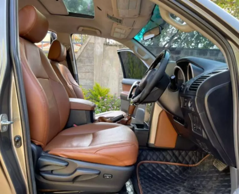Toyota Land Cruiser   - 2012