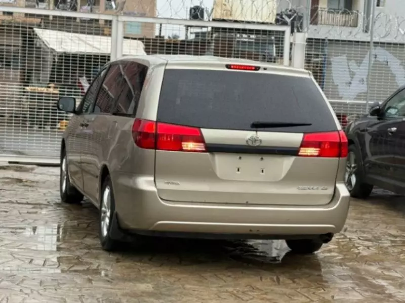 TOYOTA Sienna   - 2004