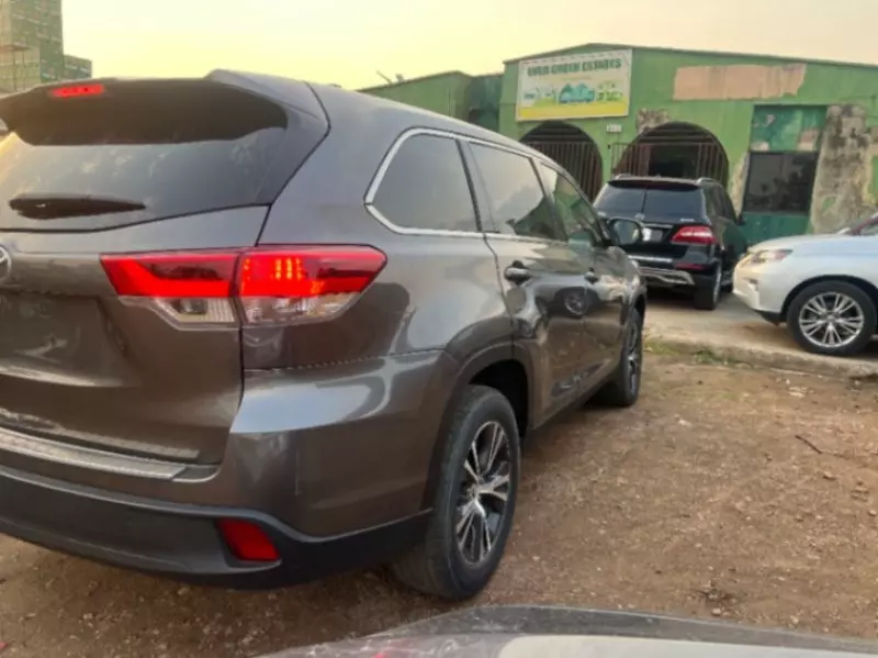 Toyota Highlander   - 2019