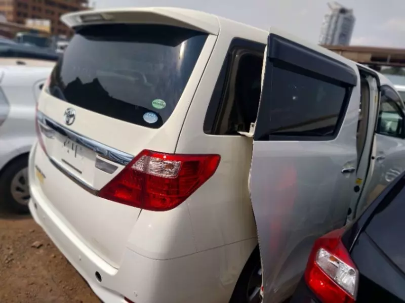Toyota Alphard   - 2013