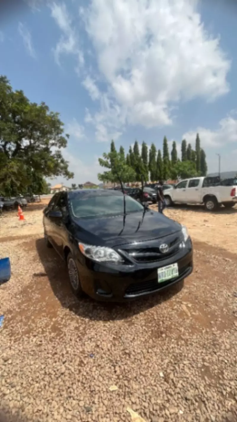 TOYOTA Corolla - 2011