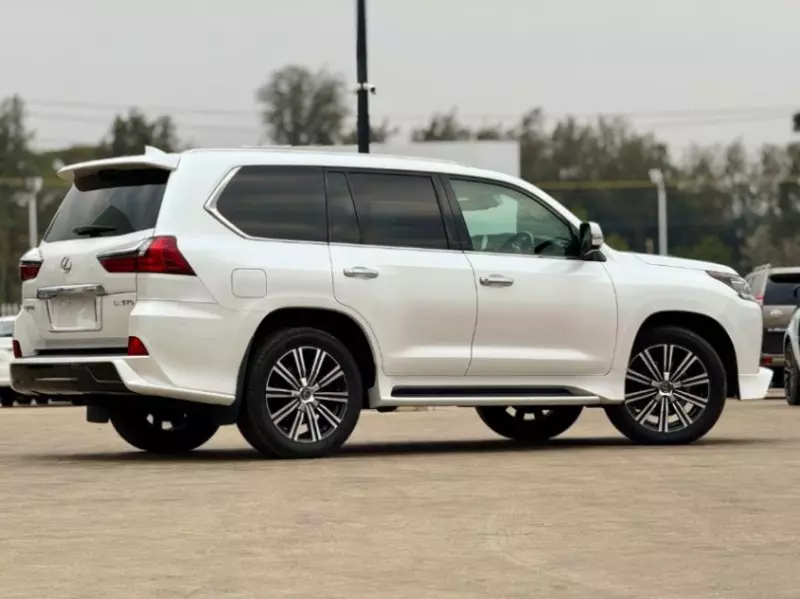 Lexus LX 570   - 2018