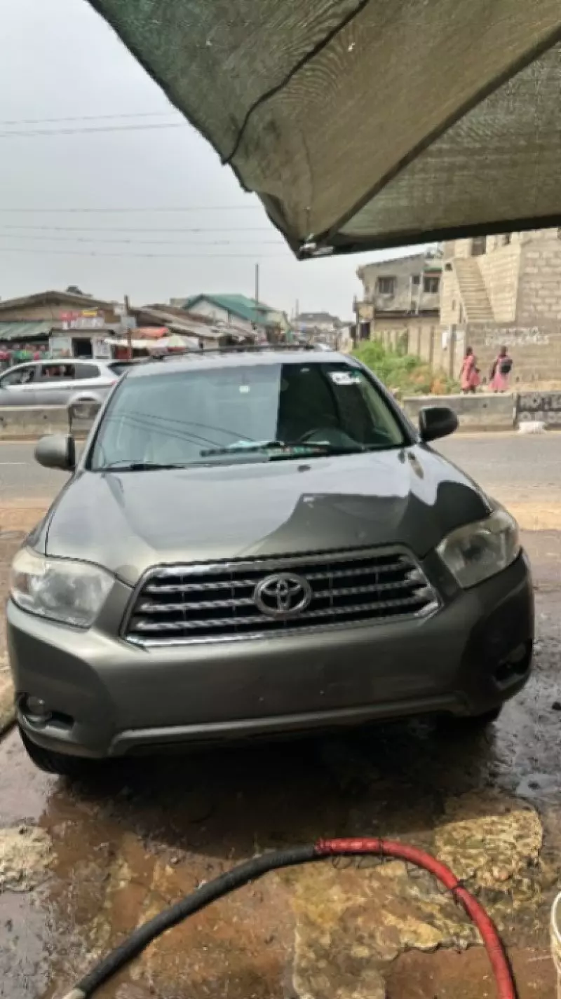 Toyota Highlander   - 2010