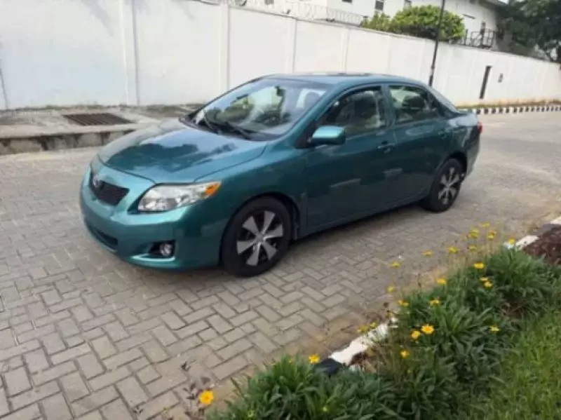 TOYOTA Corolla   - 2010