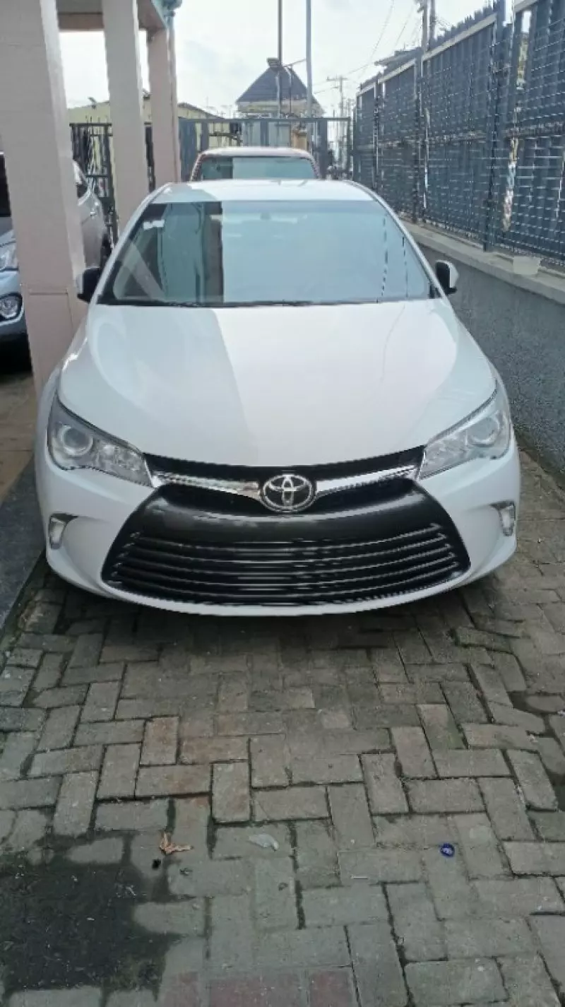 Toyota Camry - 2015