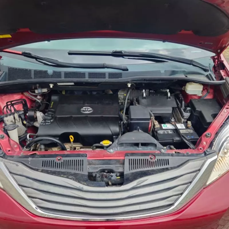 TOYOTA Sienna   - 2011