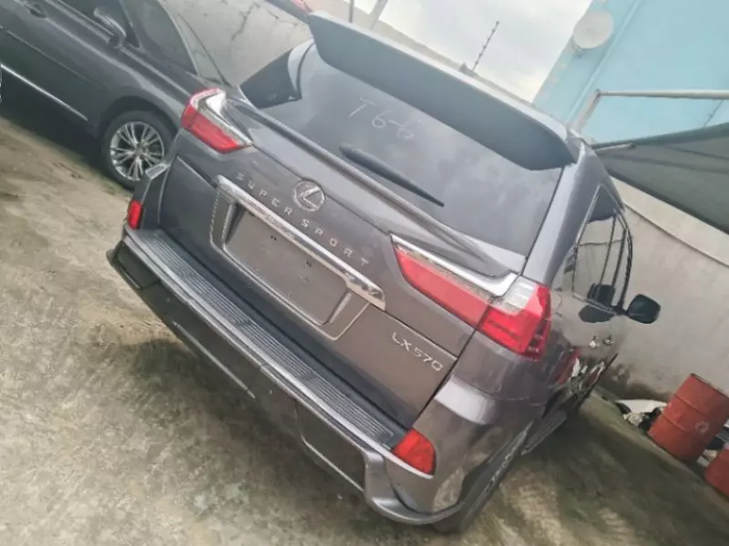 Lexus LX 570   - 2016