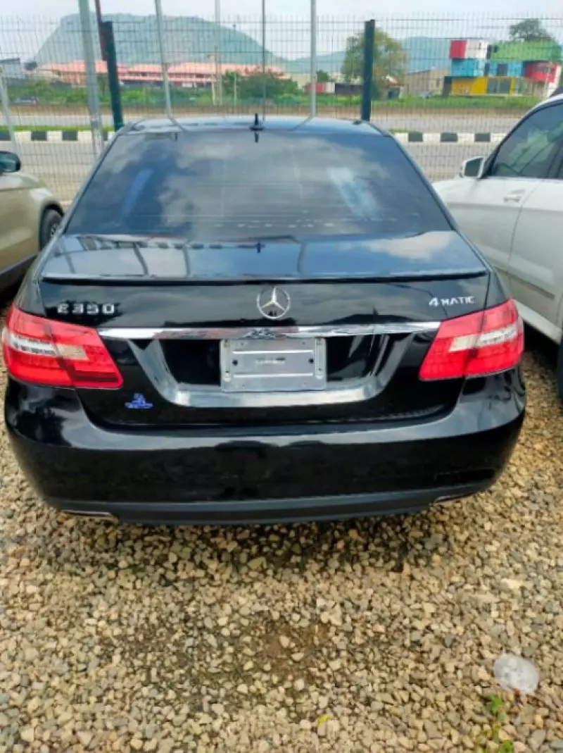 Mercedes-Benz E350   - 2010