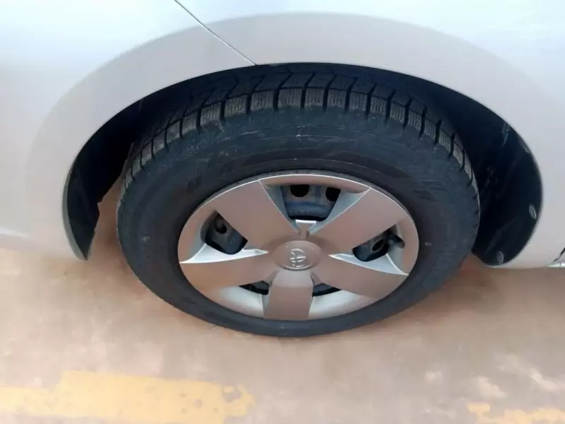 Toyota Sienta   - 2012
