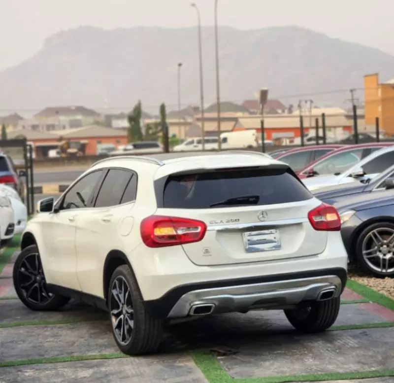 Mercedes-Benz GLA 250 - 2015