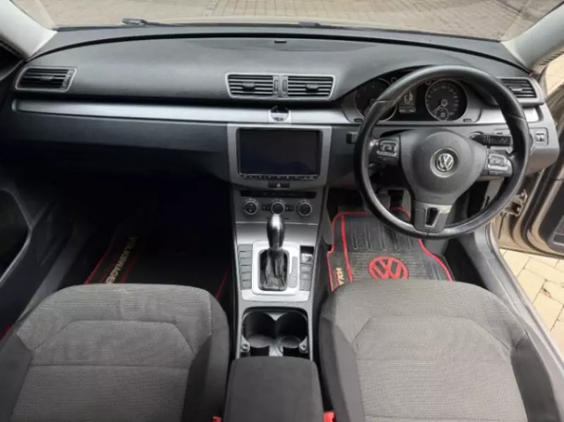 Volkswagen Passat   - 2014