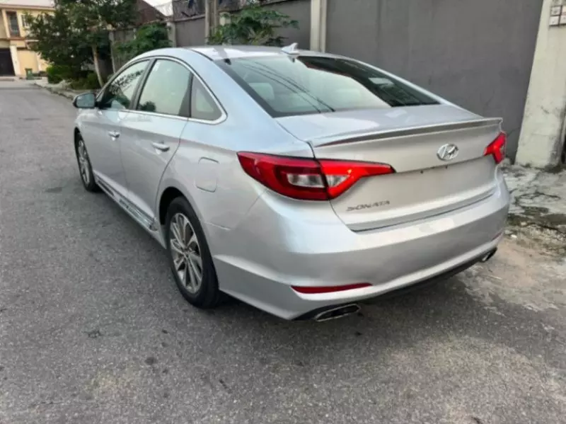 Hyundai Sonata   - 2015