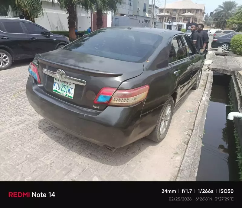 TOYOTA Camry - 2010