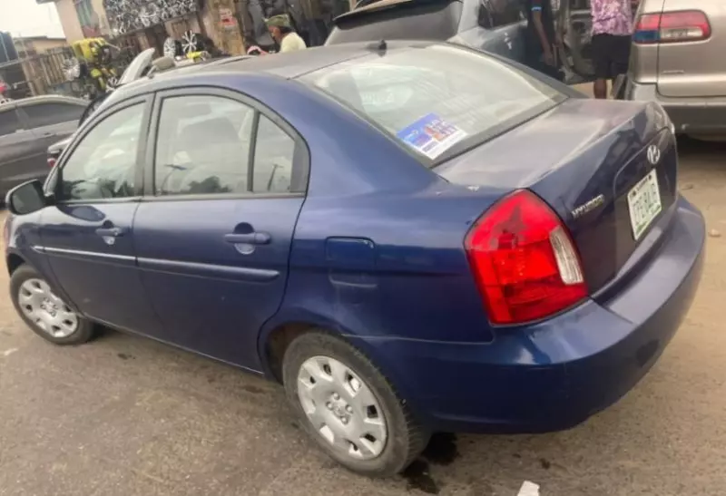 Hyundai Accent   - 2010