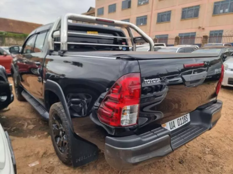 Toyota Hilux   - 2019