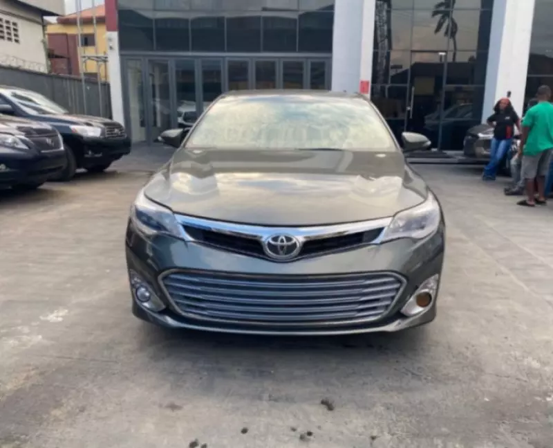 Toyota Avalon   - 2013