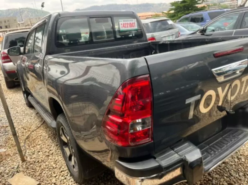 Toyota Hilux   - 2018