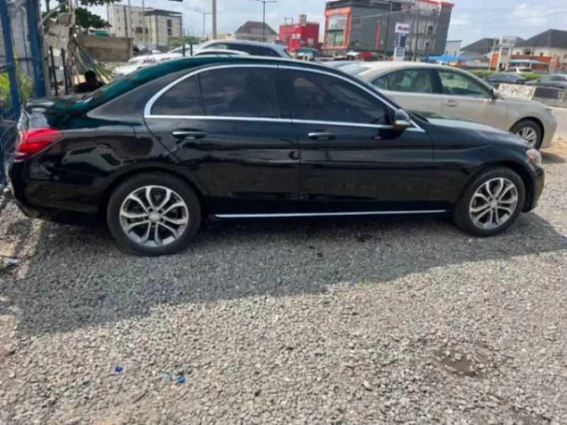 Mercedes-Benz C 300 - 2015