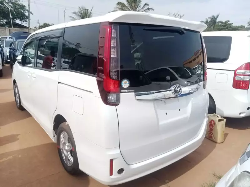 TOYOTA Noah   - 2015
