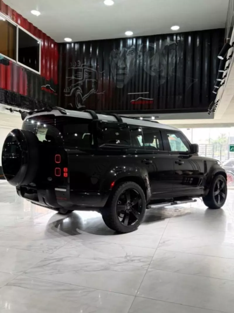 Land Rover Defender   - 2023