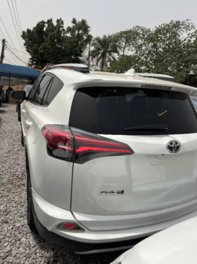 Toyota RAV 4   - 2016